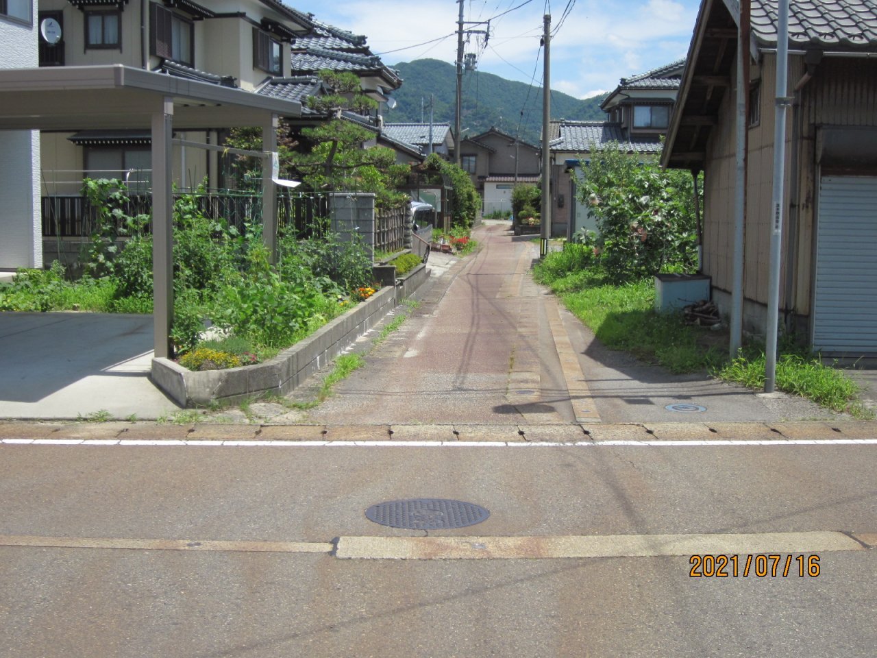 伊勢屋旅館様のある通りからここを東に入っていきます。